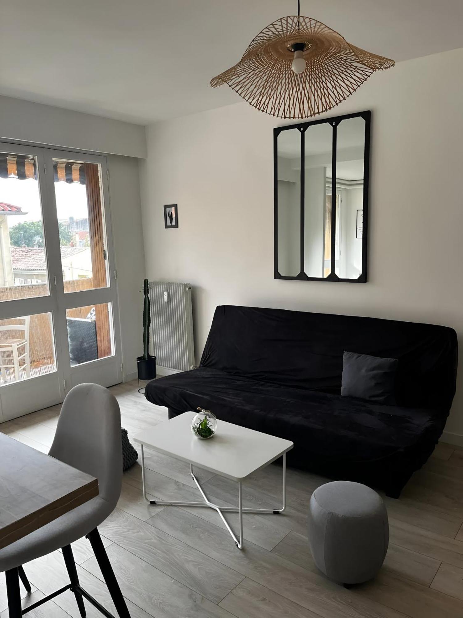 Beautiful 40m2 Avec Private Parking Appartement *